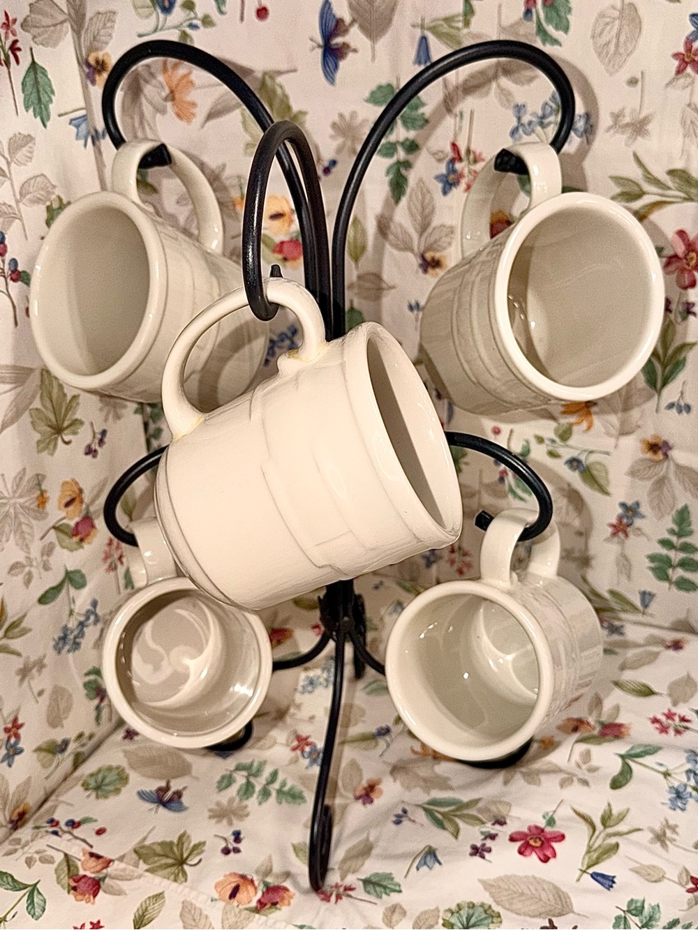 Longaberger Pottery Set 5 Mugs w/Wrought iron Rack
